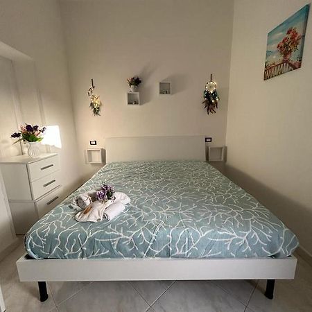 Hotel La Casa In Piazza Terrasini Esterno foto